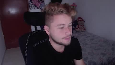 Snapshot of johanleonsweetboy chatting on December 2025 03:21:02 PM JOHAN independient model online show from December 2025 03:21:02 PM