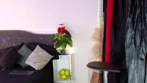 Snapshot of john_and_louis chatting on June 2026 12:08:01 PM John online show from June 2026 12:08:01 PM