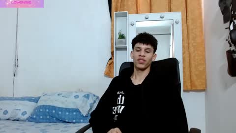 Snapshot of john_ssnow29 chatting on December 2024 07:16:01 PM john_ssnow29 online show from December 2024 07:16:01 PM