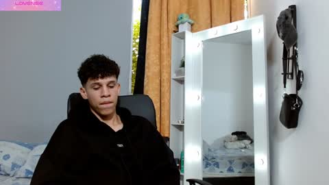 Snapshot of john_ssnow29 chatting on December 2024 09:42:02 PM john_ssnow29 online show from December 2024 09:42:02 PM