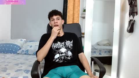 Snapshot of john_ssnow29 chatting on December 2024 06:12:01 PM john_ssnow29 online show from December 2024 06:12:01 PM