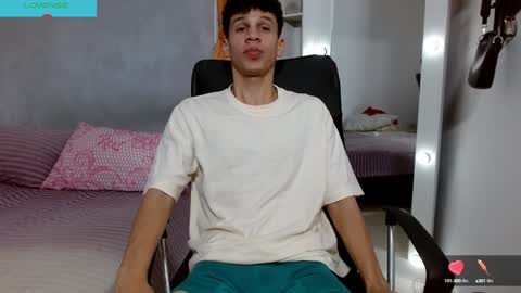 Snapshot of john_ssnow29 chatting on December 2024 07:32:01 PM john_ssnow29 online show from December 2024 07:32:01 PM