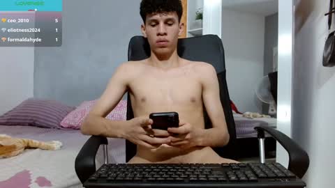 Snapshot of john_ssnow29 chatting on January 2025 12:33:01 AM john_ssnow29 online show from January 2025 12:33:01 AM