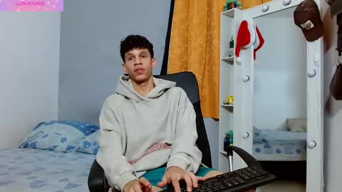 Snapshot of john_ssnow29 chatting on February 2025 10:26:02 PM john_ssnow29 online show from February 2025 10:26:02 PM