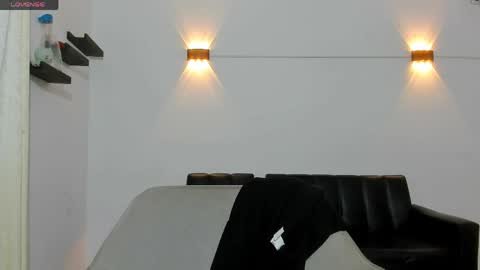john_ssnow29 online show from June 2026 01:02:01 PM