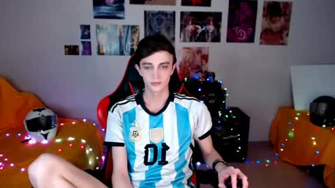 Snapshot of john_winx chatting on May 2026 07:30:02 PM john_winx online show from May 2026 07:30:02 PM