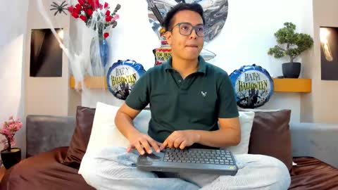 Snapshot of johnbelrose chatting on November 2025 07:49:02 PM johnbelrose online show from November 2025 07:49:02 PM