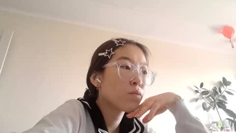 Molly online show from December 2025 05:24:02 AM