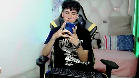 johnny_cagee online show from December 2025 05:03:01 AM