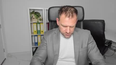 johnnydough82 online show from December 2024 05:04:02 AM