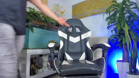 JOHNNY online show from April 2026 01:10:02 AM