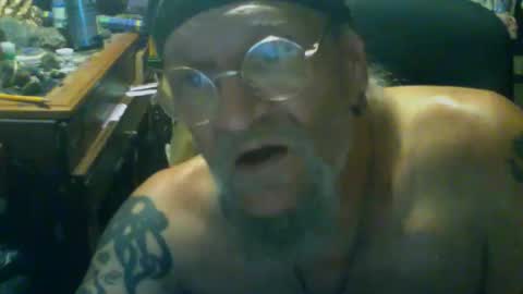 Snapshot of johnnyshung1 chatting on December 2025 04:27:01 PM johnnyshung1 online show from December 2025 04:27:01 PM