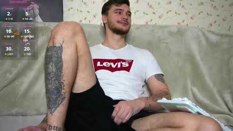 Snapshot of johnstoneisland chatting on December 2025 07:53:01 PM John online show from December 2025 07:53:01 PM