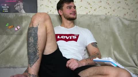 Snapshot of johnstoneisland chatting on December 2025 08:45:02 AM John online show from December 2025 08:45:02 AM