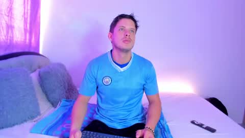 johnycooper08 online show from June 2026 01:15:01 PM