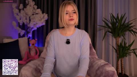 Snapshot of joice_queen chatting on November 2025 04:11:02 AM Paula online show from November 2025 04:11:02 AM