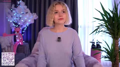 Snapshot of joice_queen chatting on December 2025 09:25:01 AM Paula online show from December 2025 09:25:01 AM