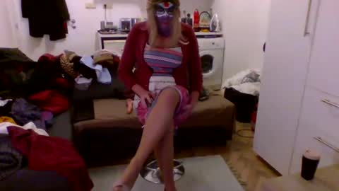 Snapshot of jolanci chatting on November 2025 01:44:02 AM Silvania online show from November 2025 01:44:02 AM