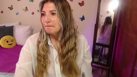 Snapshot of jolie_mature_ chatting on February 2025 07:38:02 PM Jolie Mature online show from February 2025 07:38:02 PM