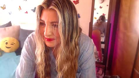 Snapshot of jolie_mature_ chatting on October 2025 09:05:02 PM Jolie Mature online show from October 2025 09:05:02 PM