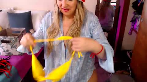 Snapshot of jolie_mature_ chatting on December 2025 09:20:01 PM Jolie Mature online show from December 2025 09:20:01 PM