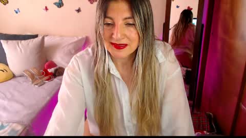 Jolie Mature online show from April 2026 09:09:02 PM