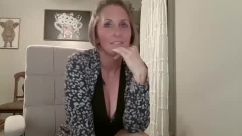 Snapshot of joliexx41 chatting on September 2025 01:27:02 AM Jolie online show from September 2025 01:27:02 AM