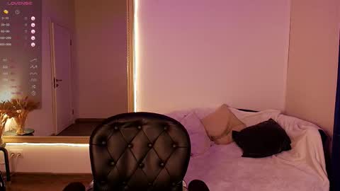 Polly  online show from October 2025 02:59:01 AM