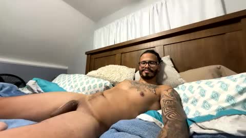 Snapshot of jomorales2024 chatting on November 2025 02:56:02 AM JMorales online show from November 2025 02:56:02 AM