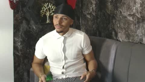 Snapshot of jordan_love7 chatting on November 2025 01:03:01 PM jordan online show from November 2025 01:03:01 PM