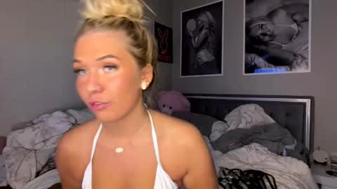 Snapshot of joselinehickss chatting on April 2026 07:47:01 AM joselinehickss online show from April 2026 07:47:01 AM