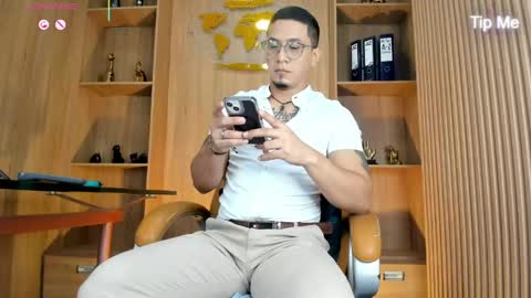 joshmiller___ online show from May 2026 08:04:02 PM