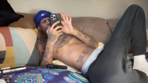 Snapshot of joshperrygoon chatting on December 2024 10:44:02 PM joshperrygoon online show from December 2024 10:44:02 PM