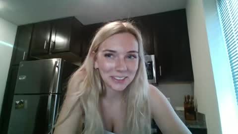 Snapshot of josiexmae chatting on June 2026 11:25:01 PM Josie Mae online show from June 2026 11:25:01 PM