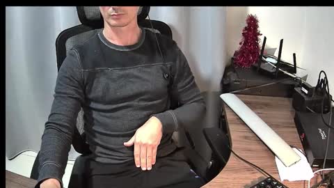 Matias online show from December 2025 05:45:02 AM