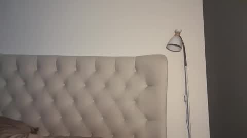 Jennie and Sophia online show from October 2025 06:32:01 PM