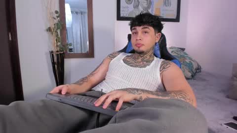 juan_alvarez18 online show from November 2025 04:22:02 AM