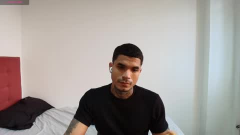 juan_gomez_1 online show from April 2026 09:48:02 PM