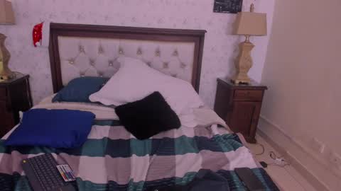 J U A N   L O V E R S online show from December 2024 06:55:01 PM