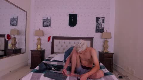 J U A N   L O V E R S online show from December 2024 06:50:01 PM