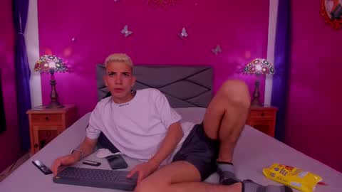 J U A N   L O V E R S online show from December 2024 01:55:02 PM