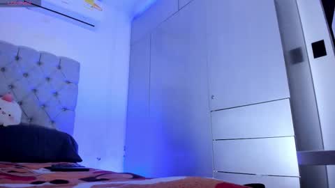 independent model online show from October 2025 04:46:01 AM