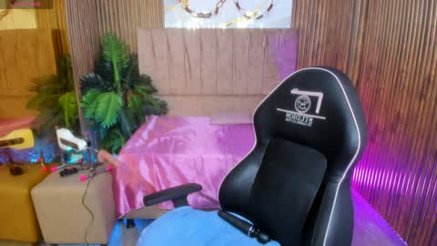 JUANITA online show from April 2026 11:43:01 AM