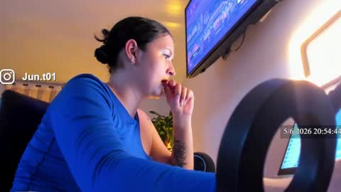 Snapshot of juanita_thorne chatting on June 2026 01:54:02 AM online show from June 2026 01:54:02 AM