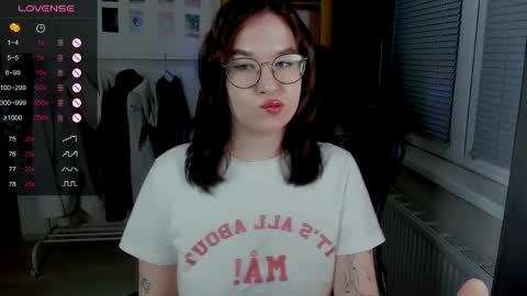 Bella online show from April 2026 06:05:01 PM