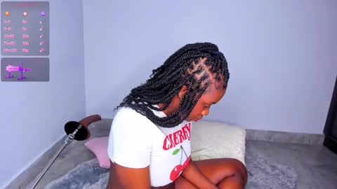 Snapshot of juicy_sky chatting on December 2025 09:38:01 AM Your Paradise online show from December 2025 09:38:01 AM
