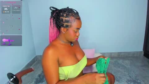 Snapshot of juicy_sky chatting on April 2026 01:06:02 AM Your Paradise online show from April 2026 01:06:02 AM