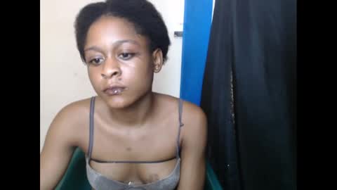 Snapshot of juicynwetx chatting on February 2025 01:21:01 PM juicynwetx online show from February 2025 01:21:01 PM