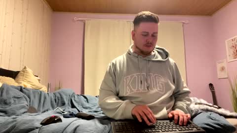 Snapshot of jules0612 chatting on February 2025 07:01:02 AM jules0612 online show from February 2025 07:01:02 AM