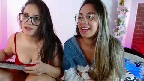 Snapshot of jules_n_gia chatting on December 2024 05:10:02 PM Jules and Gia online show from December 2024 05:10:02 PM